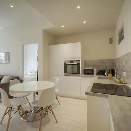 Apartment Frgk Rue Hoche Luxury 2br - Large Terrace - 2 Min Palais *