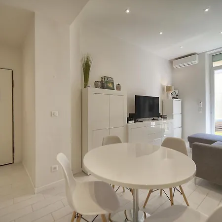 Frgk Rue Hoche Luxury 2br - Large Terrace - 2 Min Palais Appartement